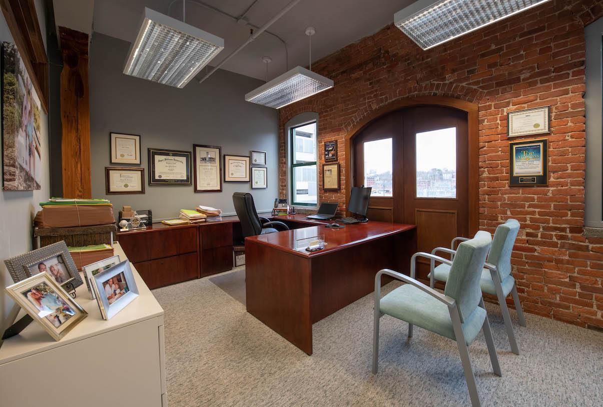 photo of an office at the law offices of ronald j. resmini